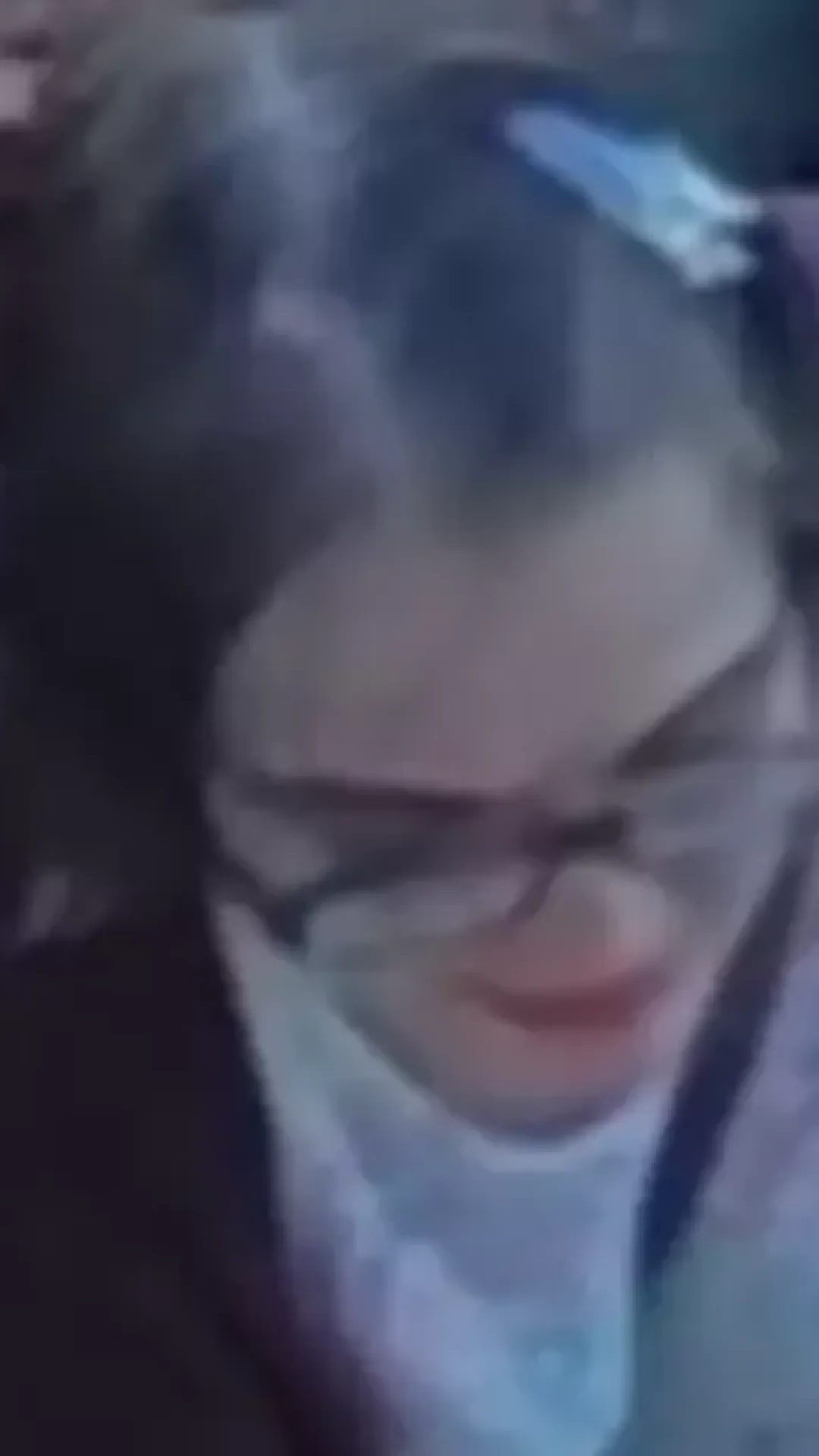 Estudante que esfaqueou colega 19 vezes para “agradar o Slender Man” foge da custódia após cortar equipamento de rastreio