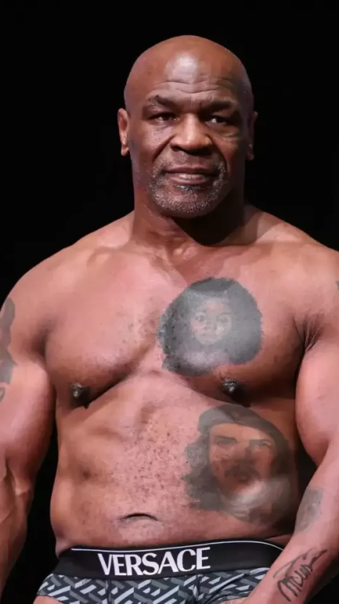 Fãs percebem detalhe na reação de Jake Paul após Mike Tyson dar-lhe um tapa brutal na noite anterior à luta