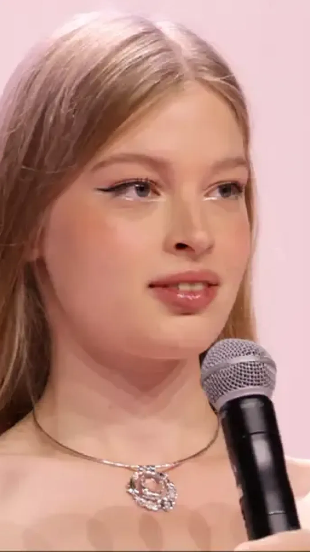 Filha de Elon Musk faz grave acusação contra Trump enquanto ele anuncia que vai divulgar arquivos sobre alienígenas e OVNIs