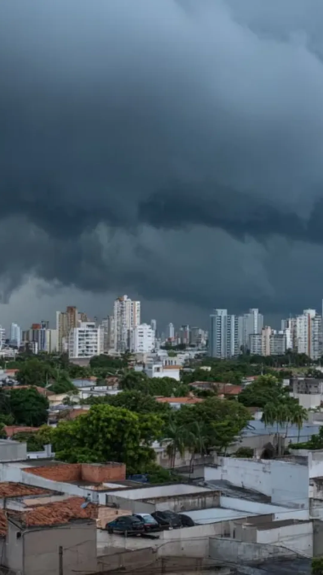 Frente fria traz risco de tornados, granizo e ventos de mais 100 km/h em 4 estados