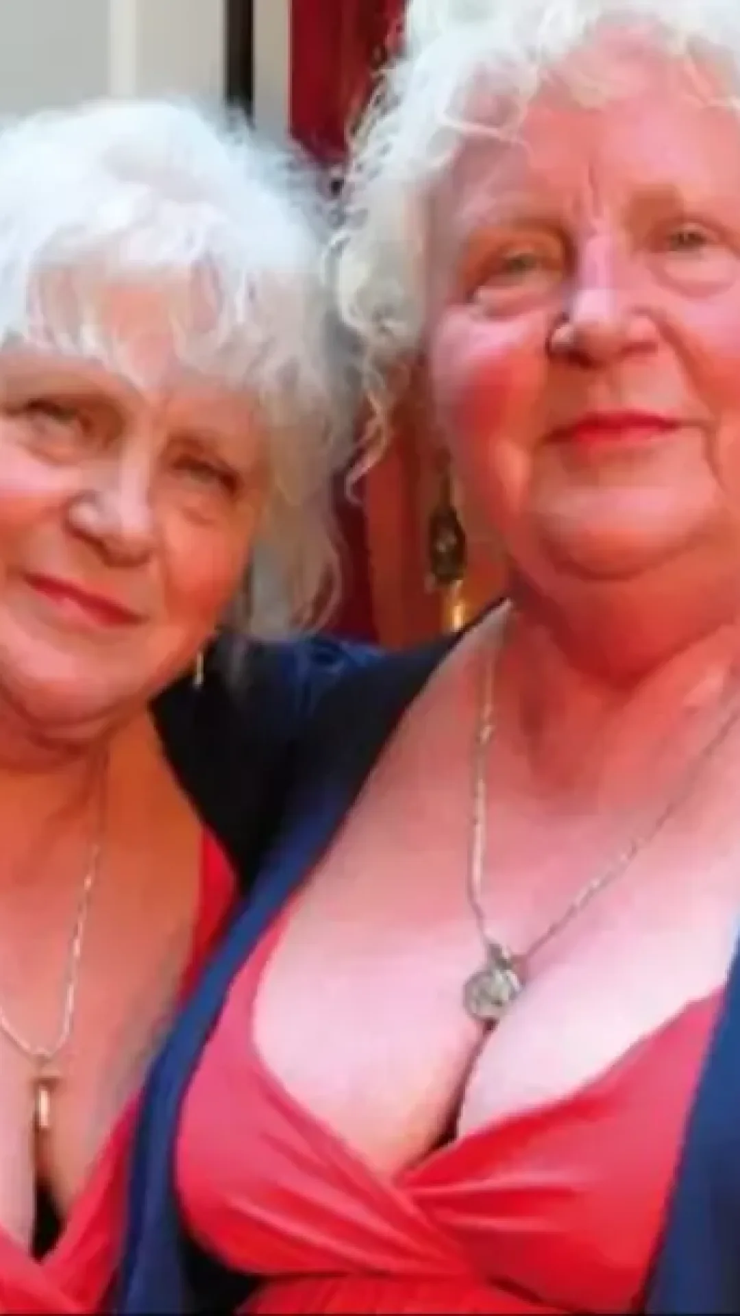 Gêmeas de 83 anos, conhecidas como as “profissionais do sexo mais velhas do mundo”, afirmam ter “atendido 355 mil homens” juntas