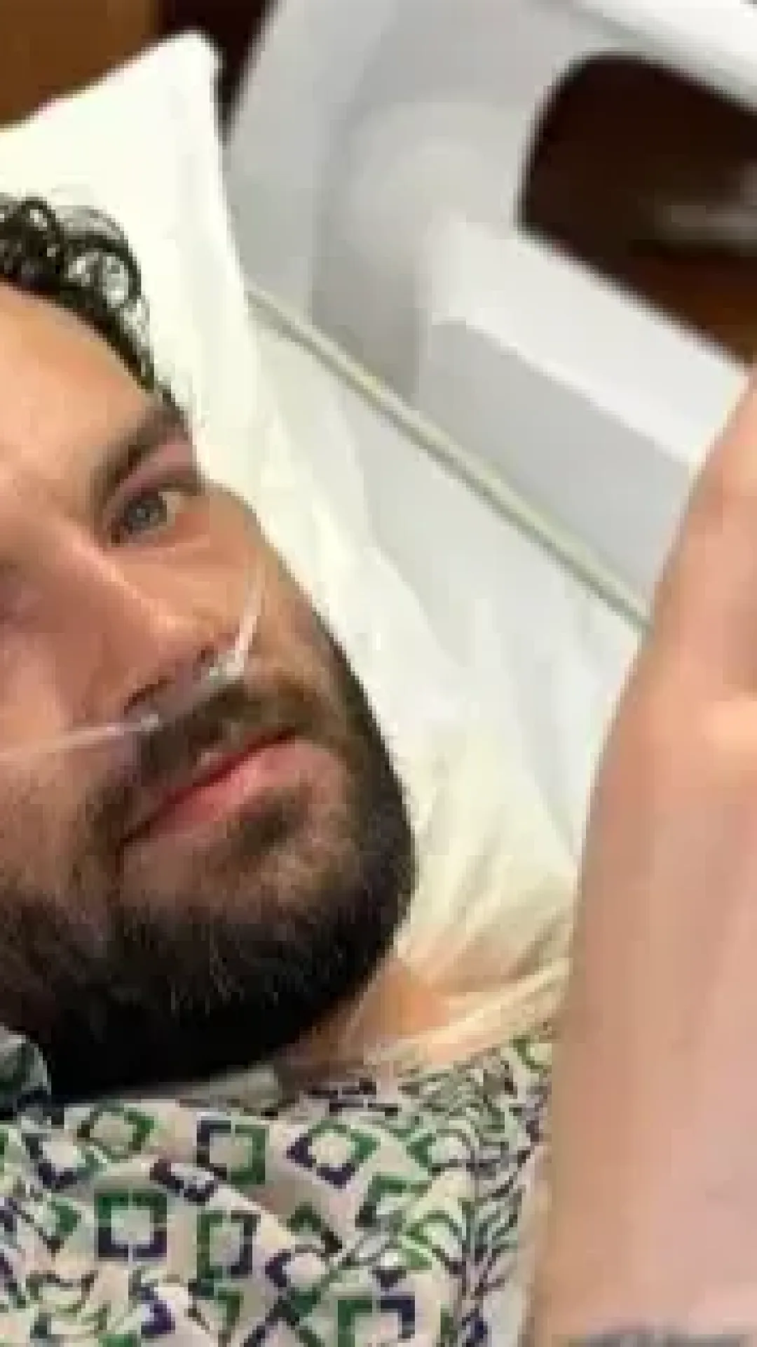 Homem, de 26 anos, com câncer intestinal e apenas 10% de chance de sobrevivência revela um sintoma que ignorou