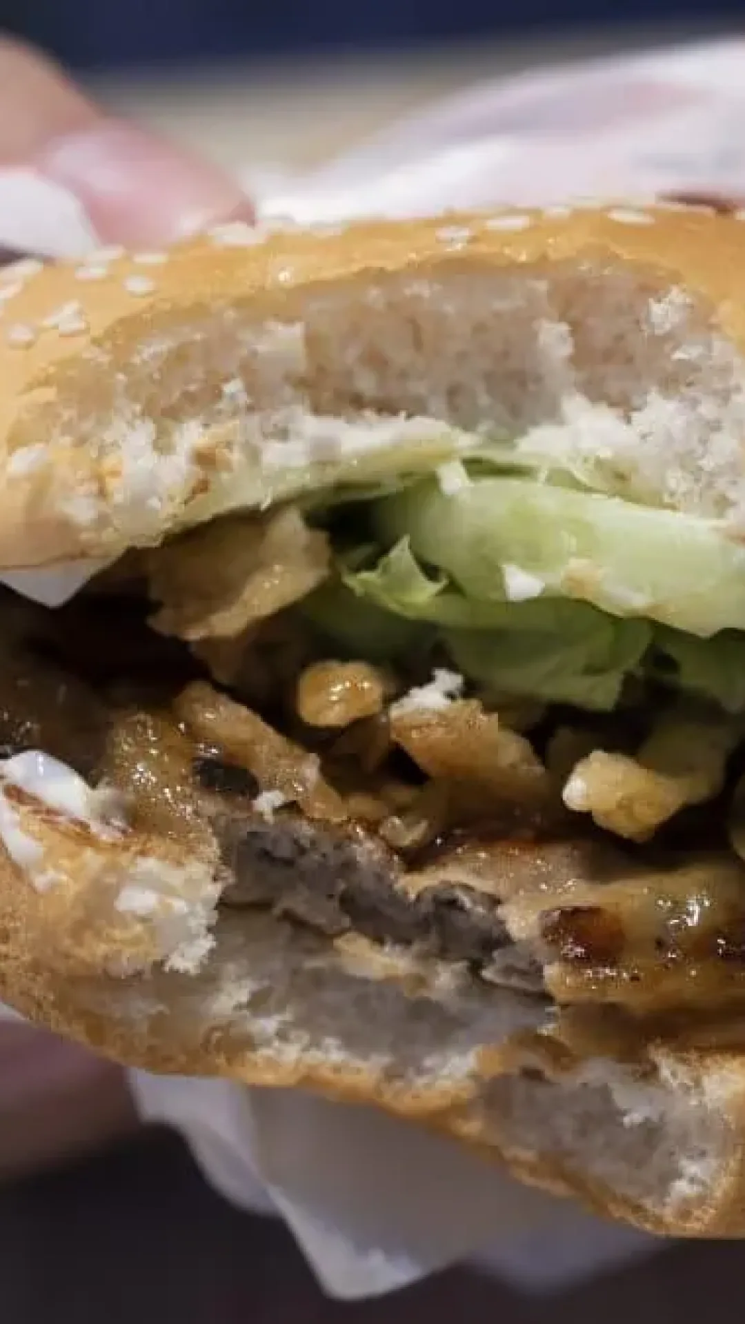 Homem está comendo McDonald’s todos os dias durante 100 dias para provar que “ver o que acontece”