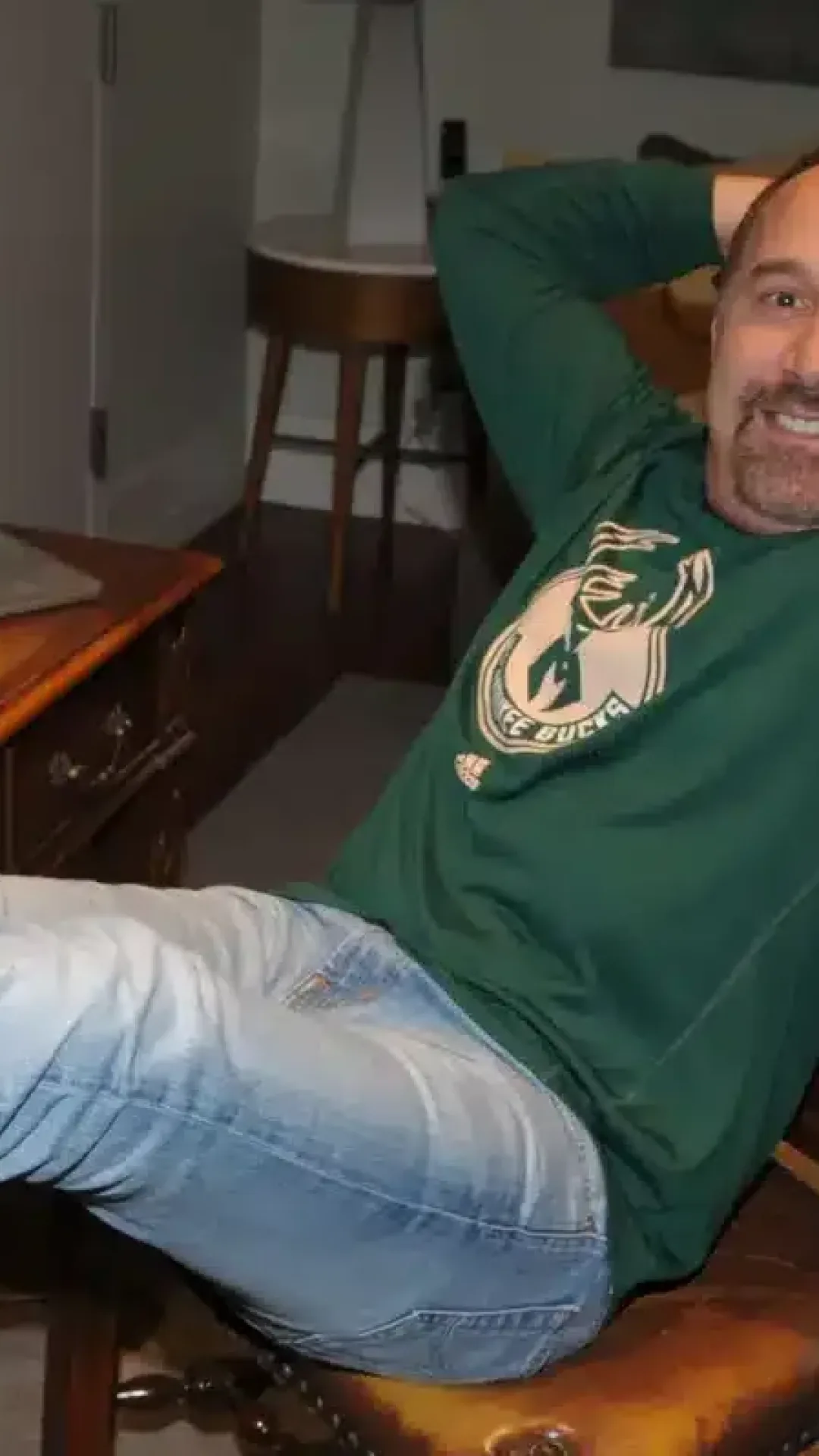 Homem fica chocado ao acordar e descobrir que tinha $ 89.000.000 em sua conta bancária.