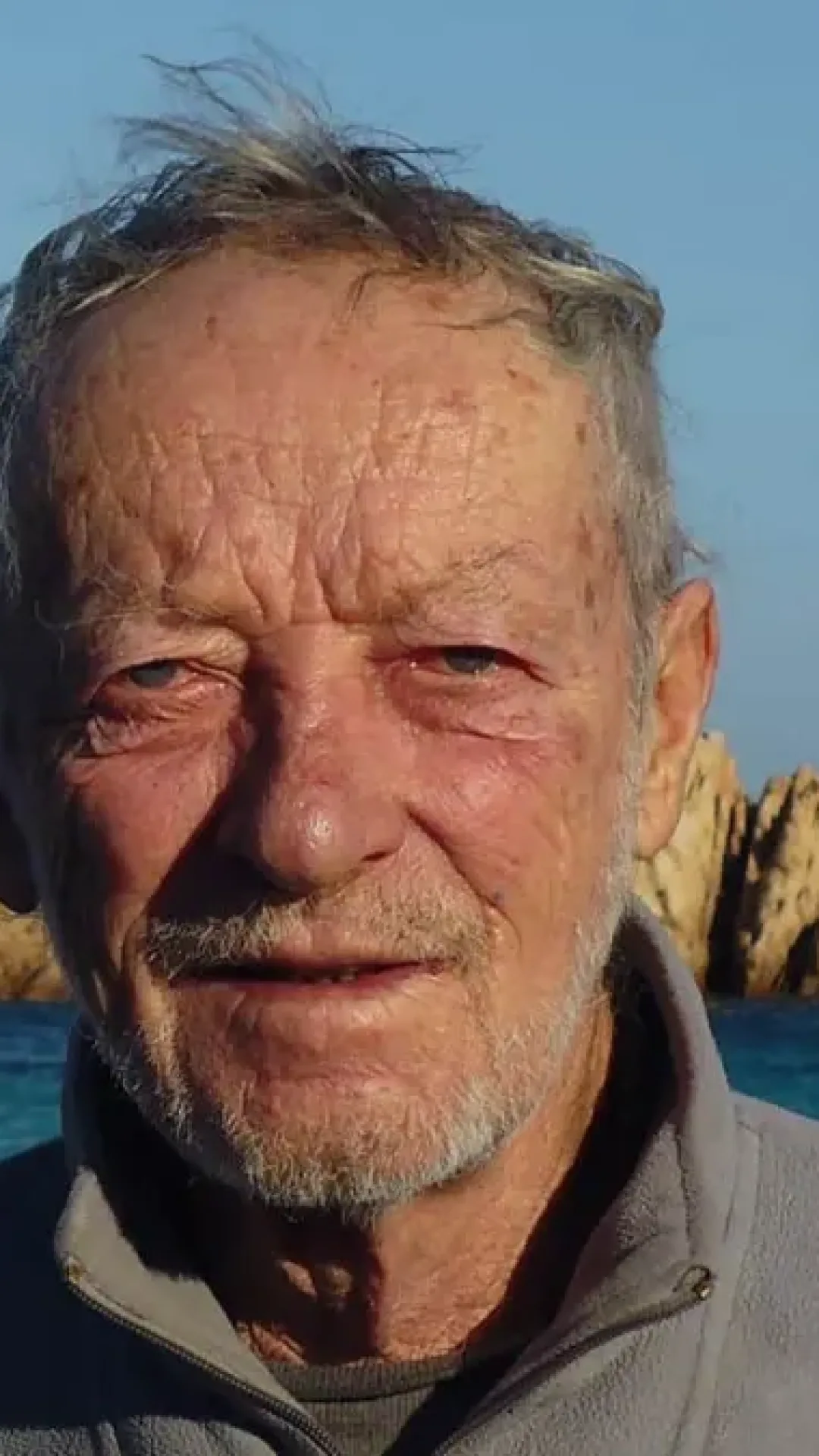 Homem passou 32 anos sozinho em uma ilha porque não queria conversar com ninguém