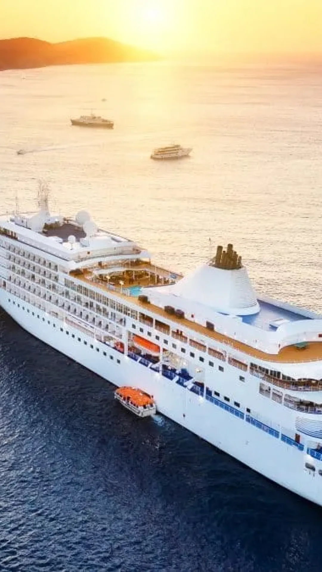 Homem que trabalhou em um navio de cruzeiro exclusivo +18 revela o que realmente acontece a bordo
