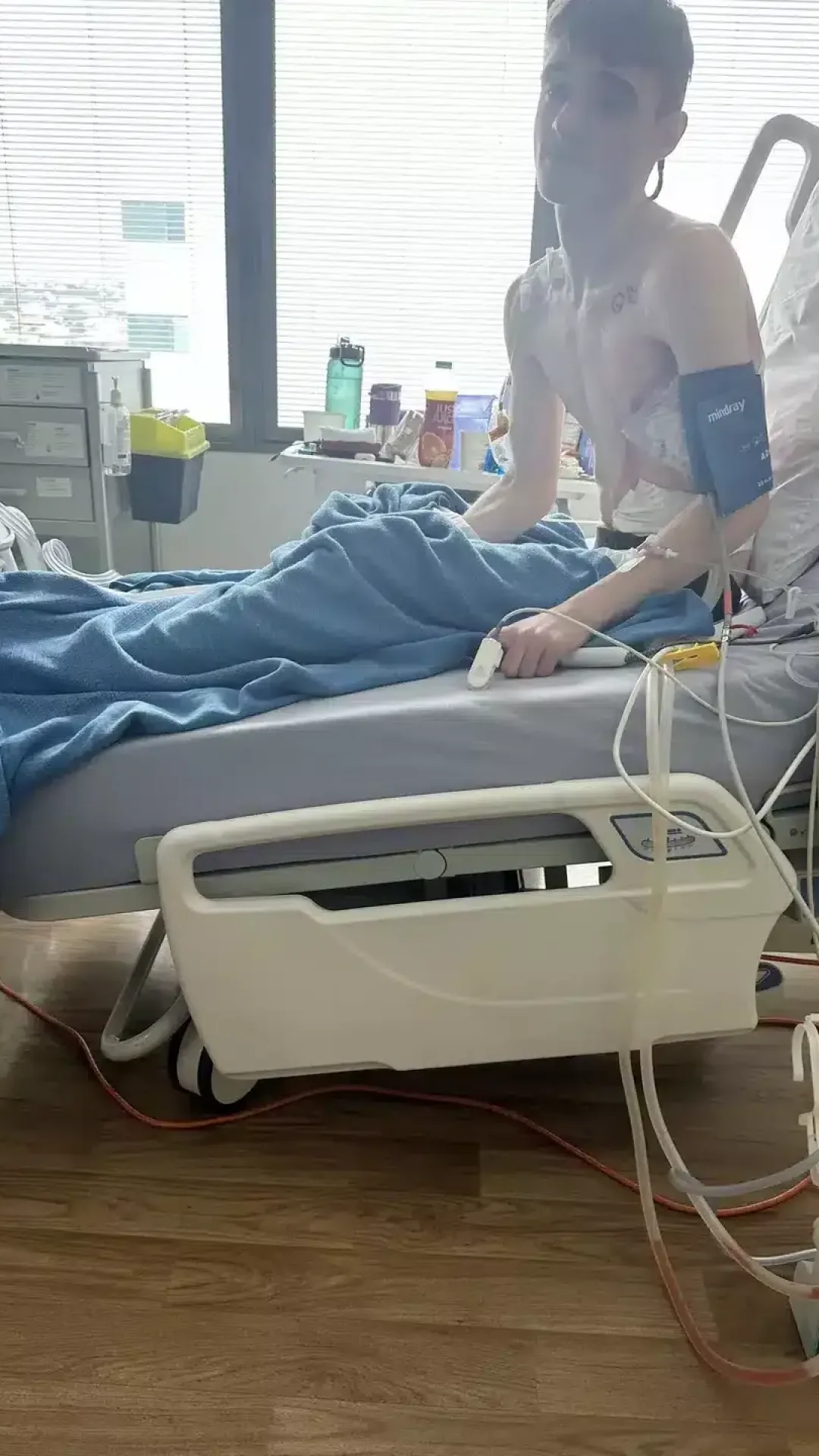 Imagens chocantes mostram o impacto do vape nos pulmões enquanto um adolescente tem órgão retirado do corpo