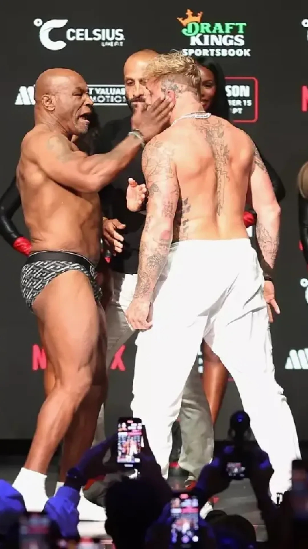 Jake Paul fez promessa brutal a Mike Tyson após tapa na noite anterior à luta aguardada