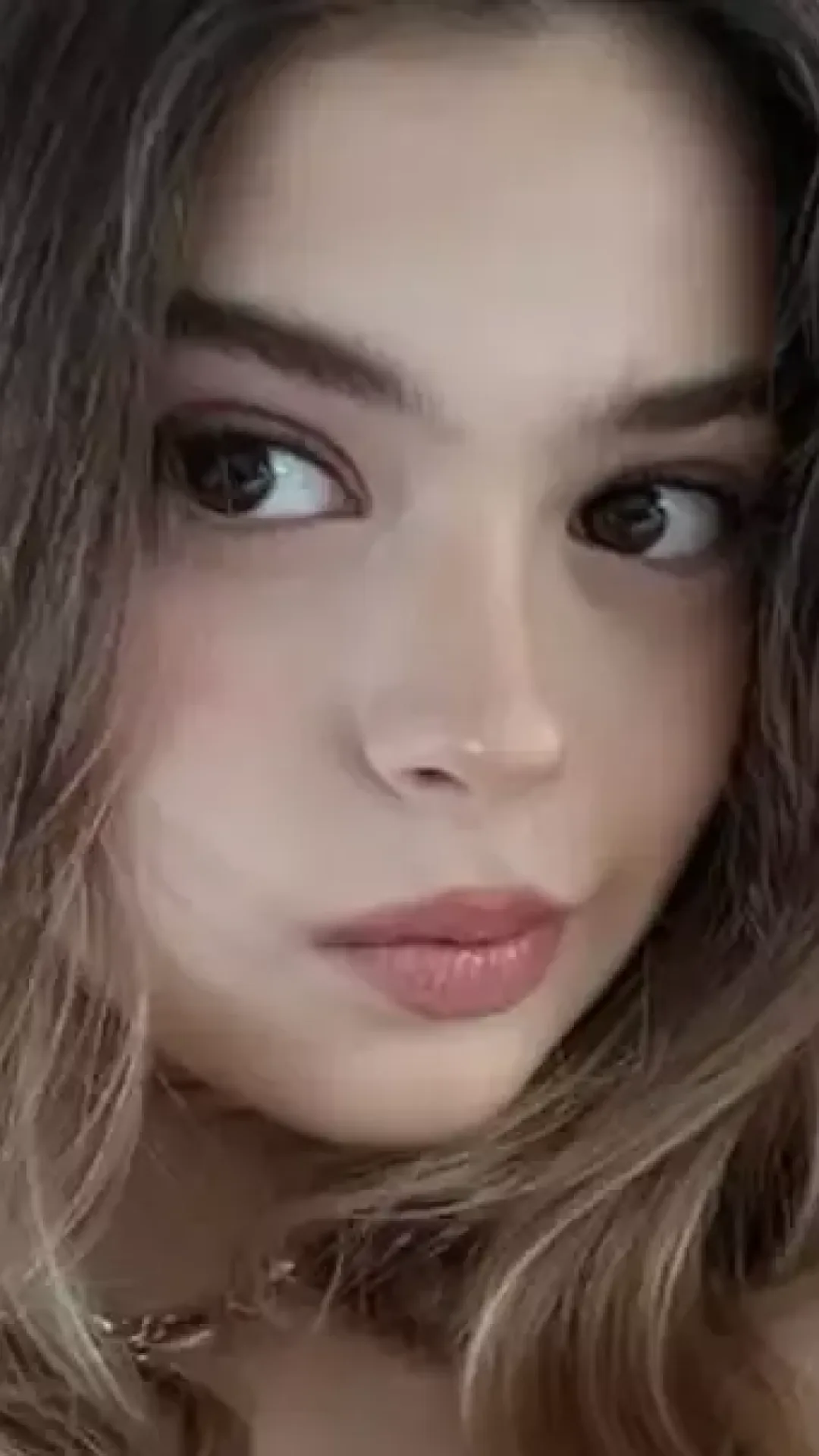 Mãe cuja filha disse que queria ser atriz de filmes adultos aos 18 anos dá sua opinião sincera sobre a decisão