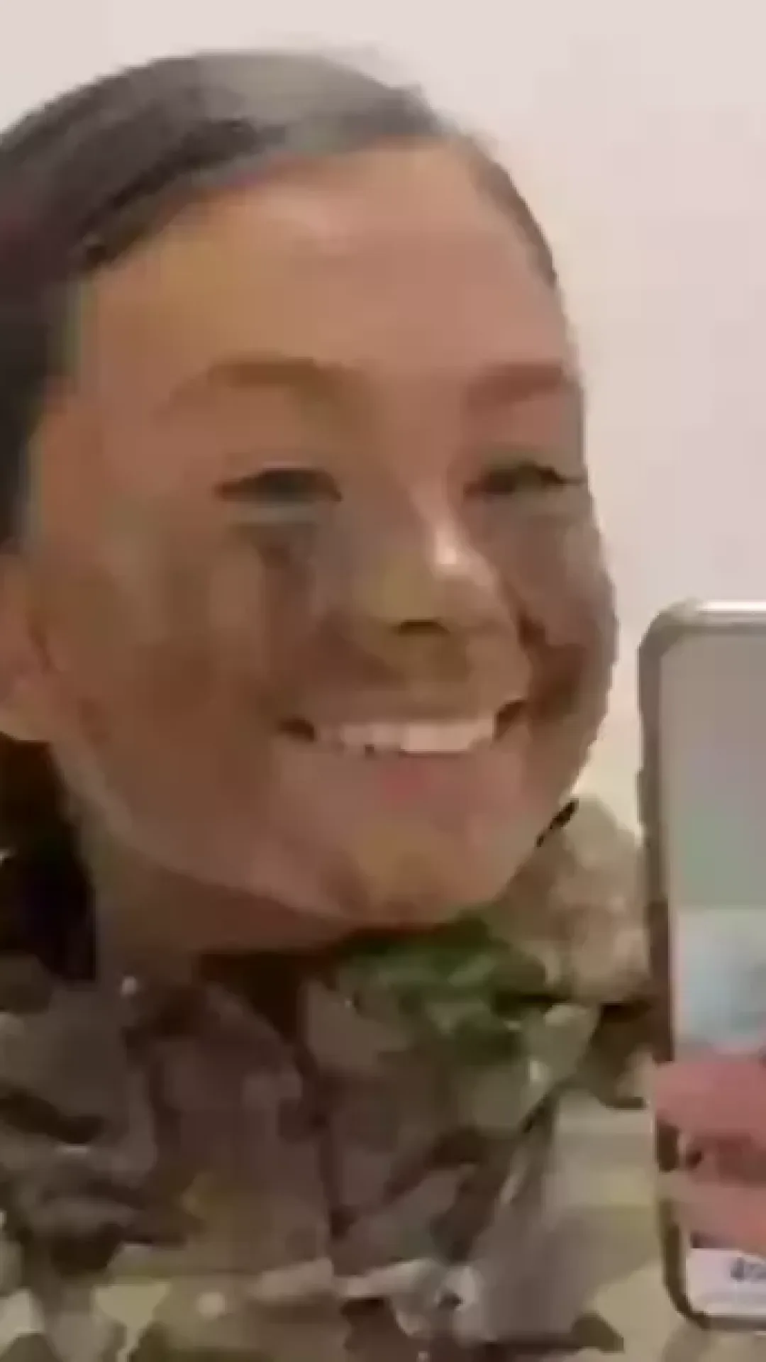 Mãe de soldado de 19 anos que tirou a própria vida após um ataque brutal se pronuncia durante a sentença do sargento