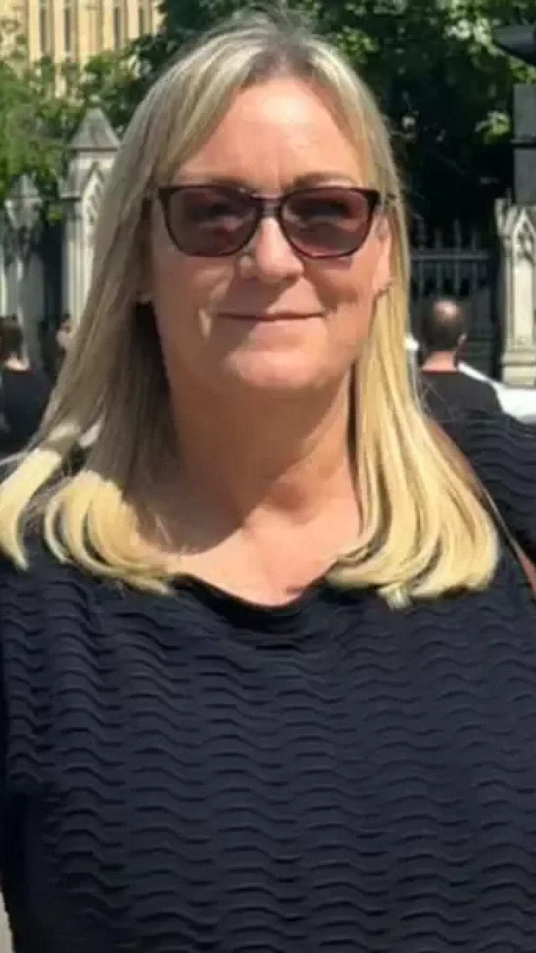 Mãe diagnosticada com câncer em estágio 4 revela sintomas que “médicos ignoraram 14 vezes”