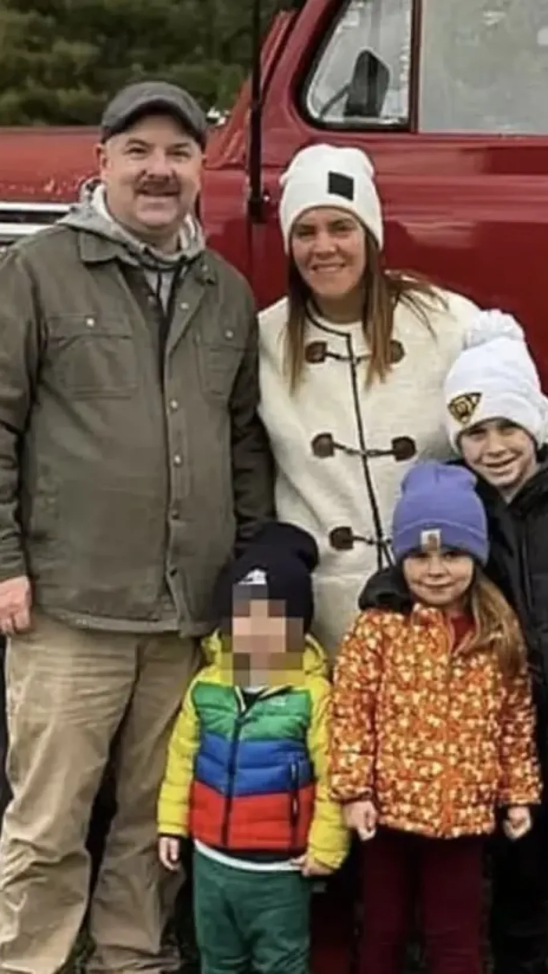 Mãe publicou vídeos arrepiantes antes de supostamente matar o marido em estado terminal e os dois filhos, antes de tirar a própria vida