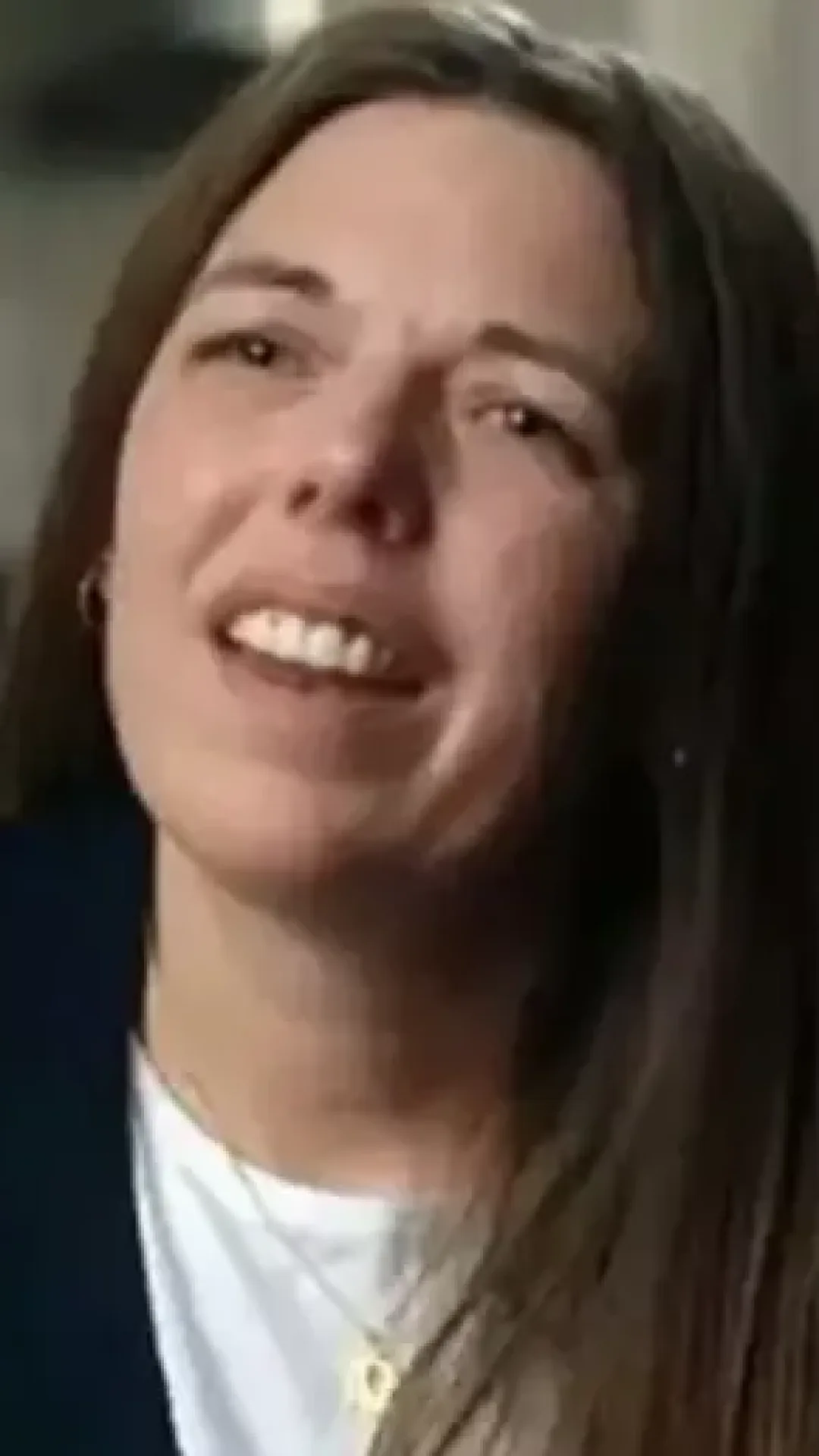 Mãe que humilhou e assediou anonimamente sua filha adolescente online por um ano compartilhou mensagem entre lágrimas antes da sentença