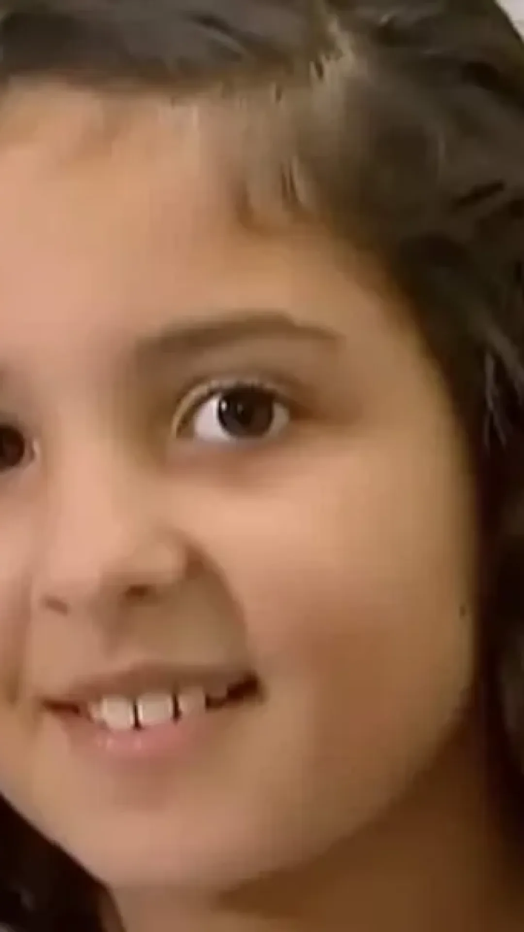 Menina de 10 anos se salvou de ser comida por jacaré usando truque que aprendeu em parque temático