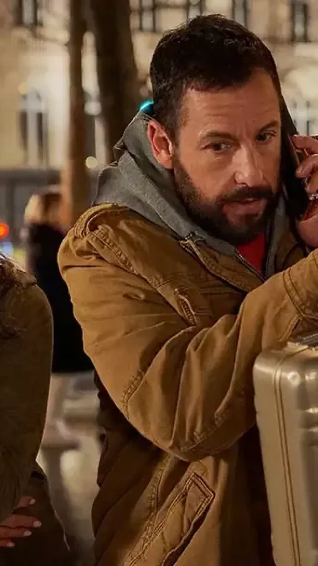 Motivo comovente faz Adam Sandler enviar flores para Jennifer Aniston em um dia específico todos os anos