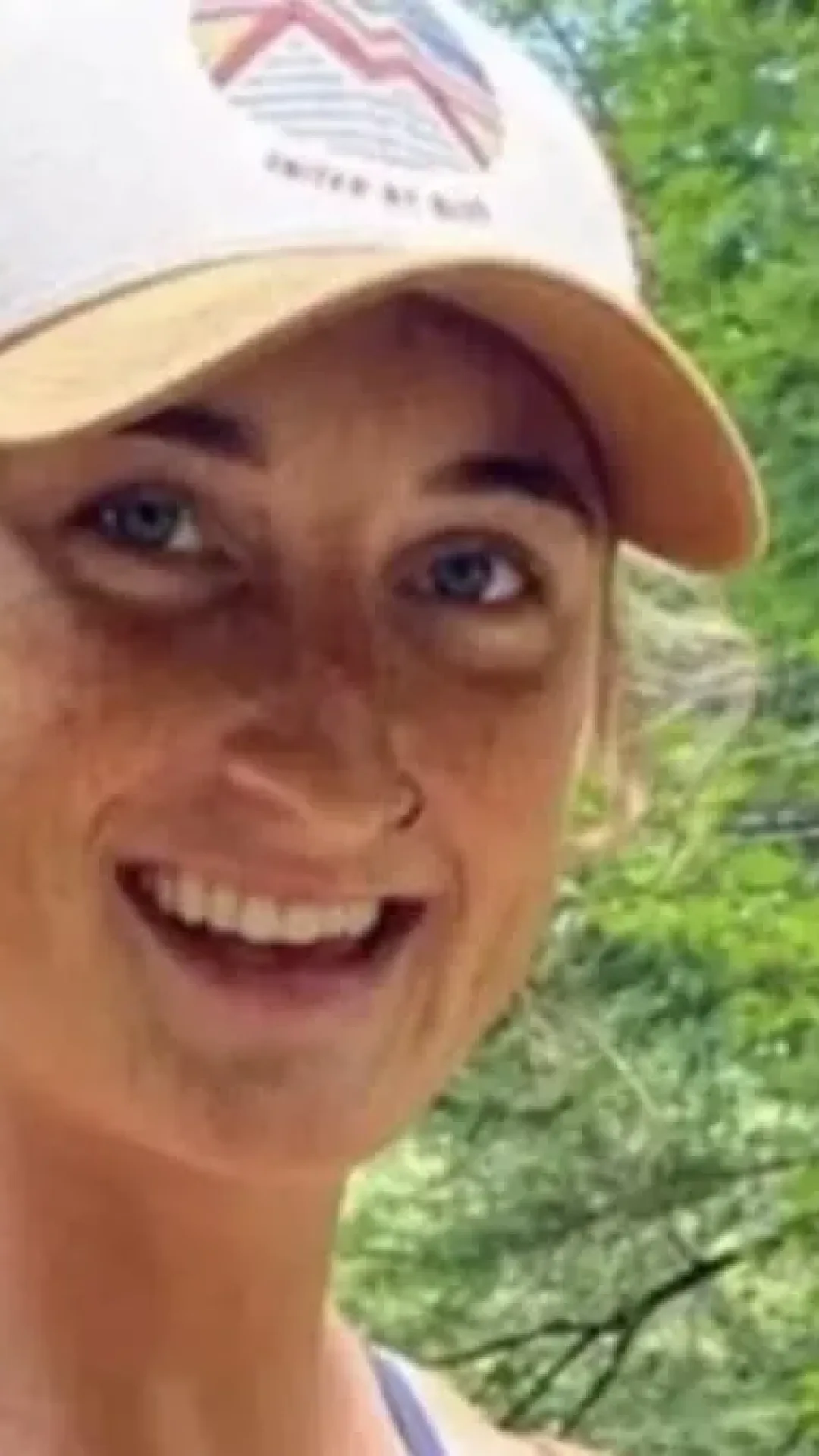 Mulher de 27 anos revela o único sintoma que os médicos continuavam “desconsiderando” antes de ser diagnosticada com câncer em estágio 4
