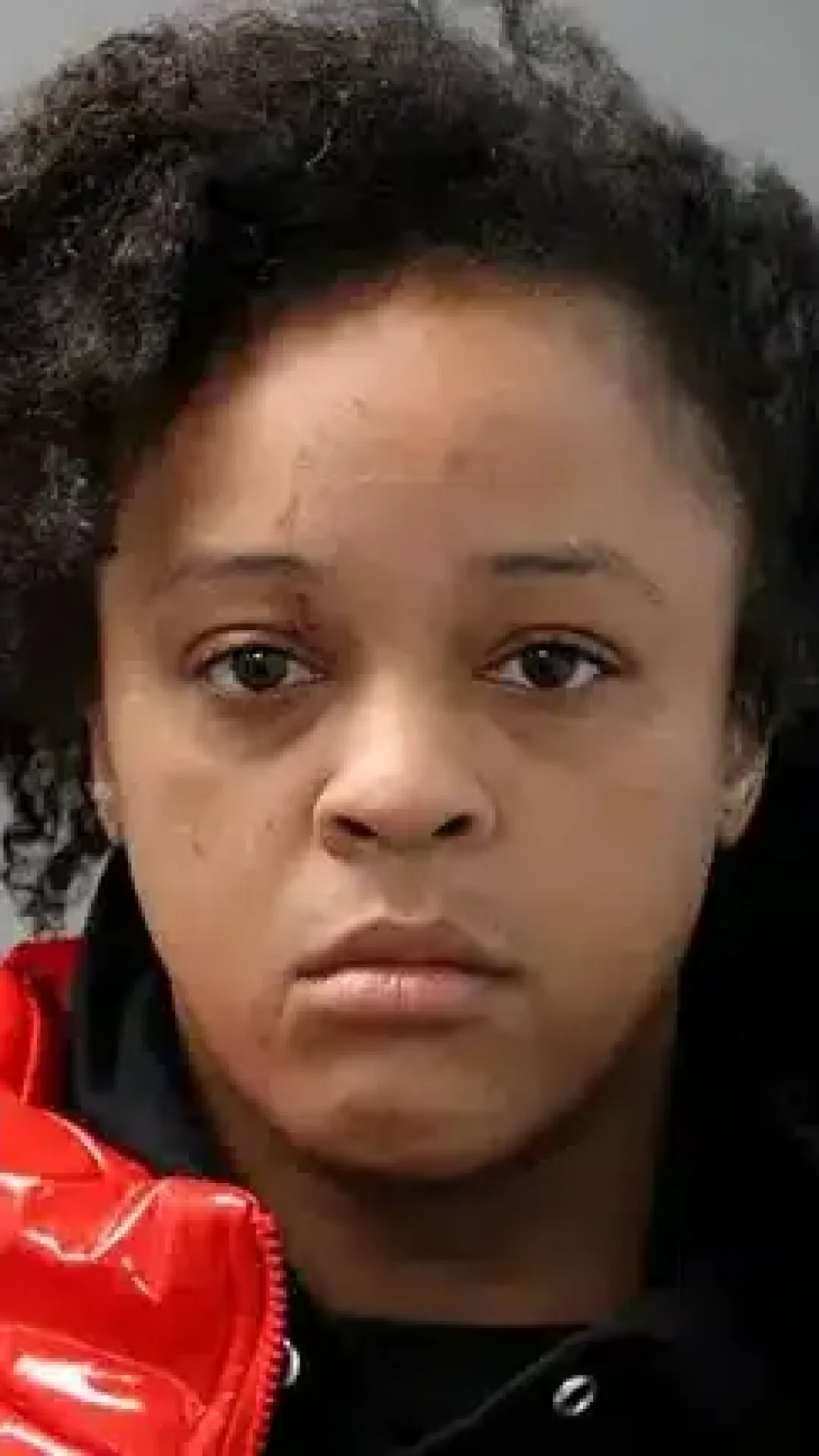 Mulher é condenada por jogar dinamite no namorado, arrancando a mão dele