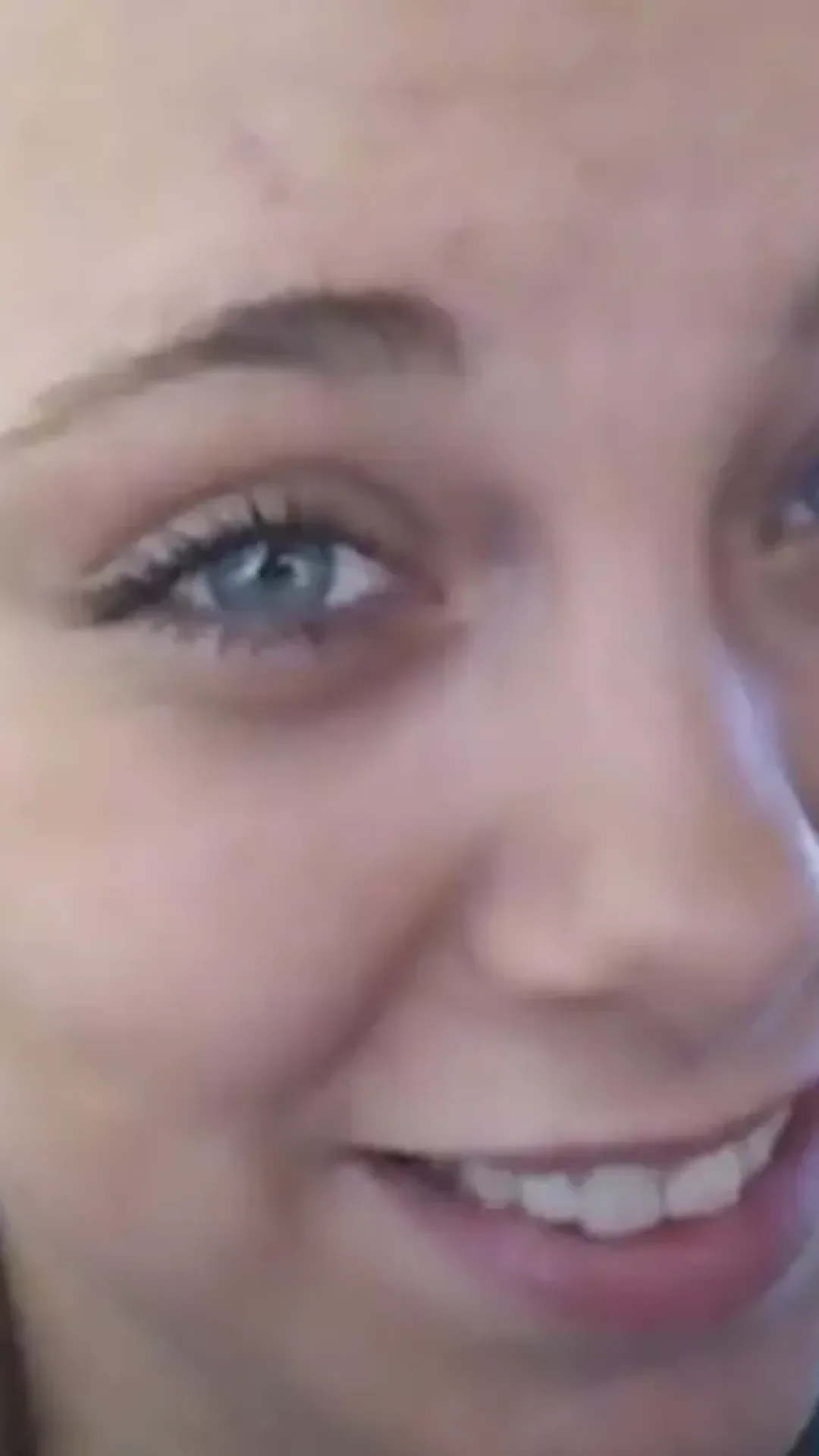 Mulher que arrancou os próprios olhos explica como sua “mente não aceita não enxergar”