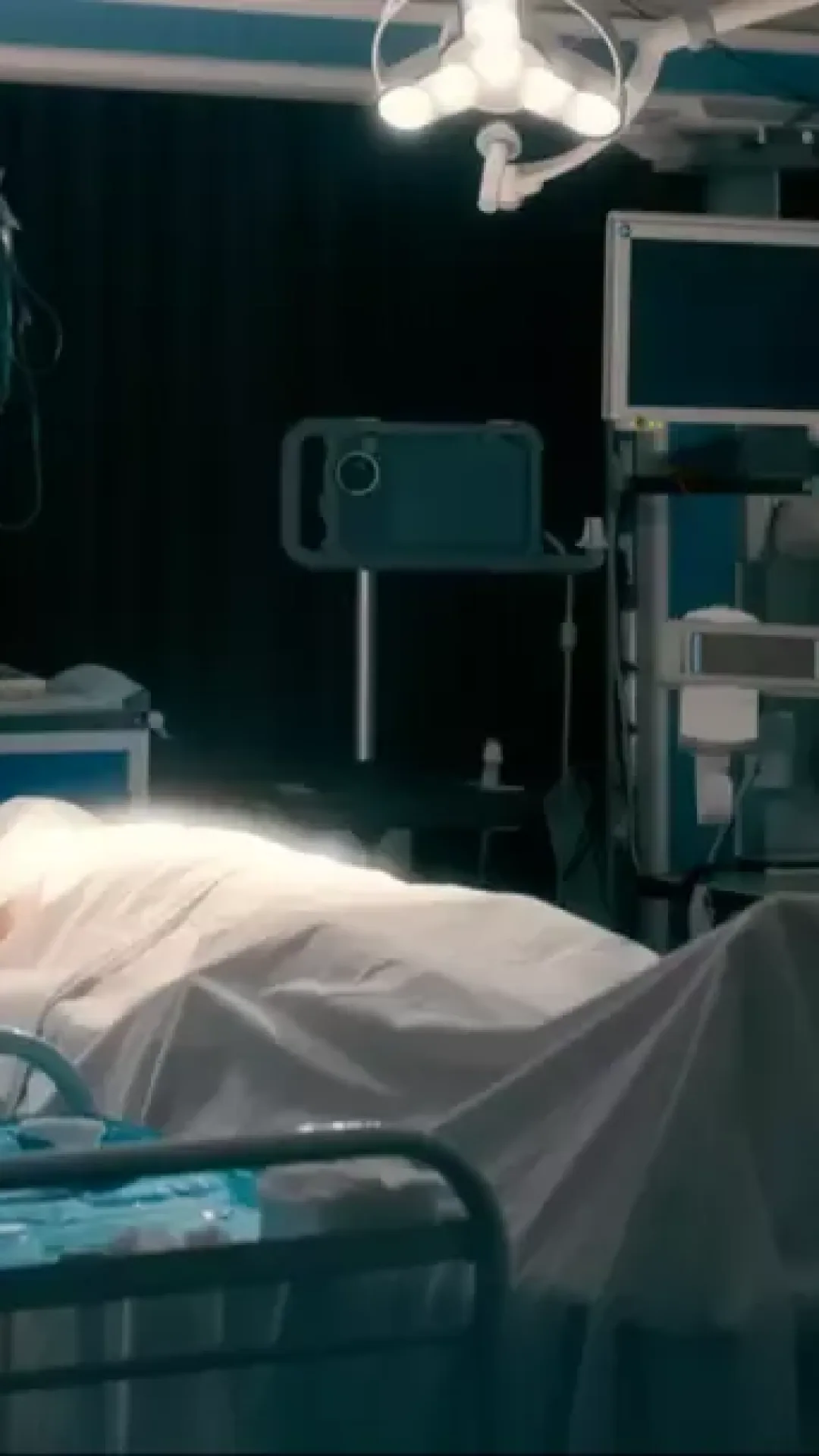 Mulher que morreu por 32 segundos e disse ter visto o futuro faz um alerta aterrador para a humanidade