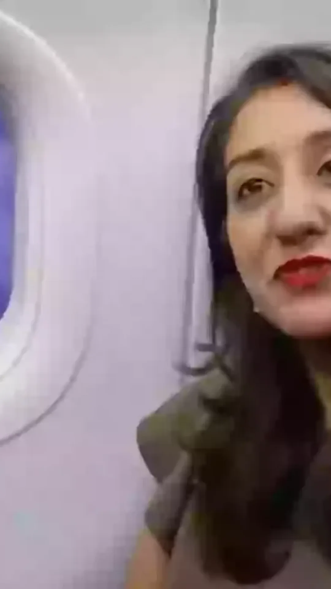 Mulher viaja de avião para o trabalho todos os dias porque é mais barato do que aluguel na cidade