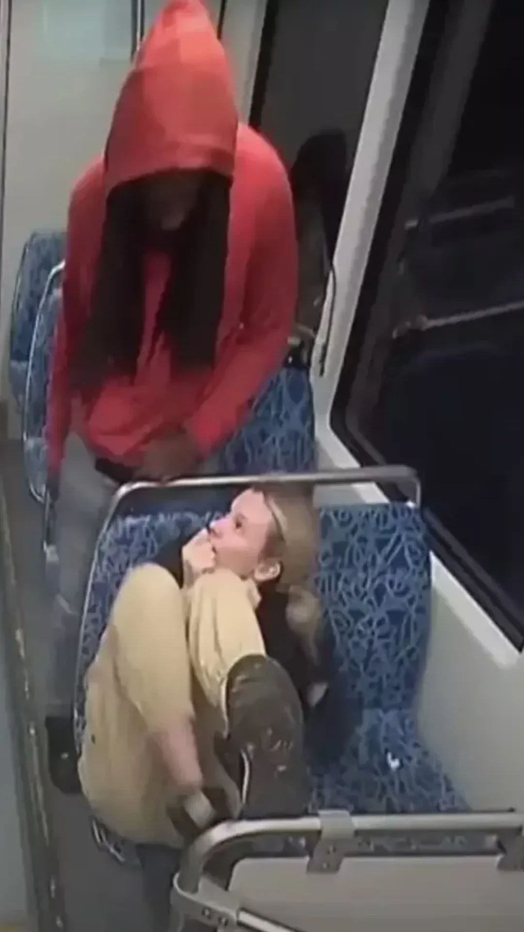 Namorado de ucraniana que foi morta a facadas em trem critica duramente juíza por ter libertado suspeito