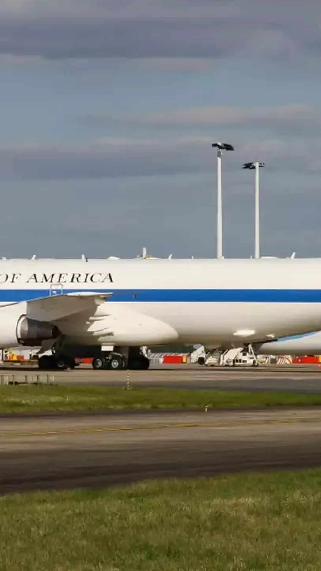 O “avião do juízo final” de Trump, que poderia significar que restam apenas cinco minutos, foi visto em movimento em meio às tensões