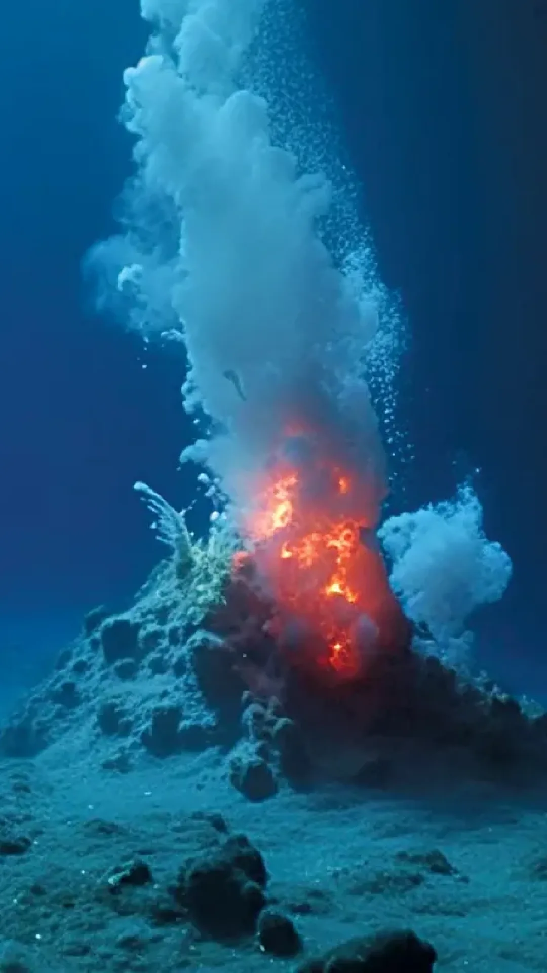 O que acontecerá quando esse vulcão submarino entrar em erupção, enquanto cientistas alertam sobre explosão iminente
