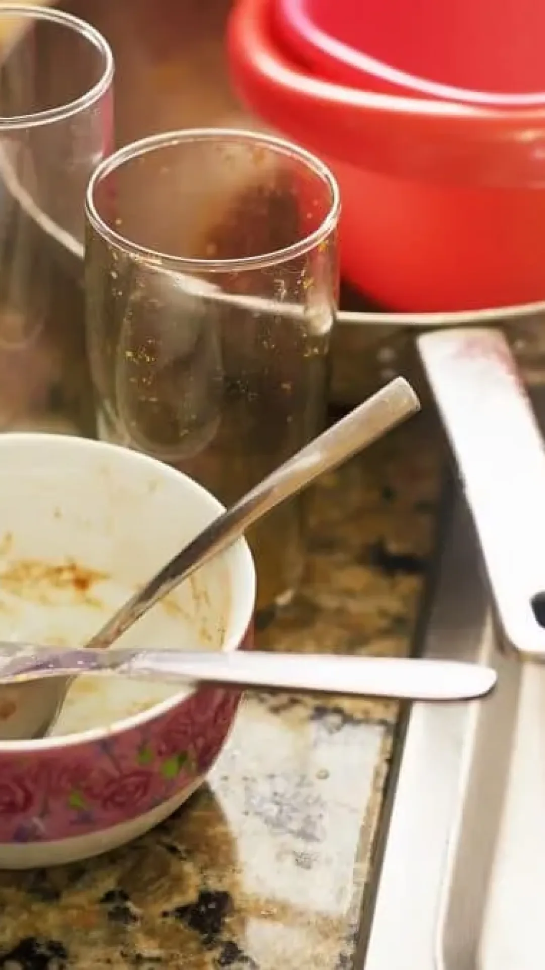 O que significa deixar a louça suja depois de cozinhar, segundo a psicologia?