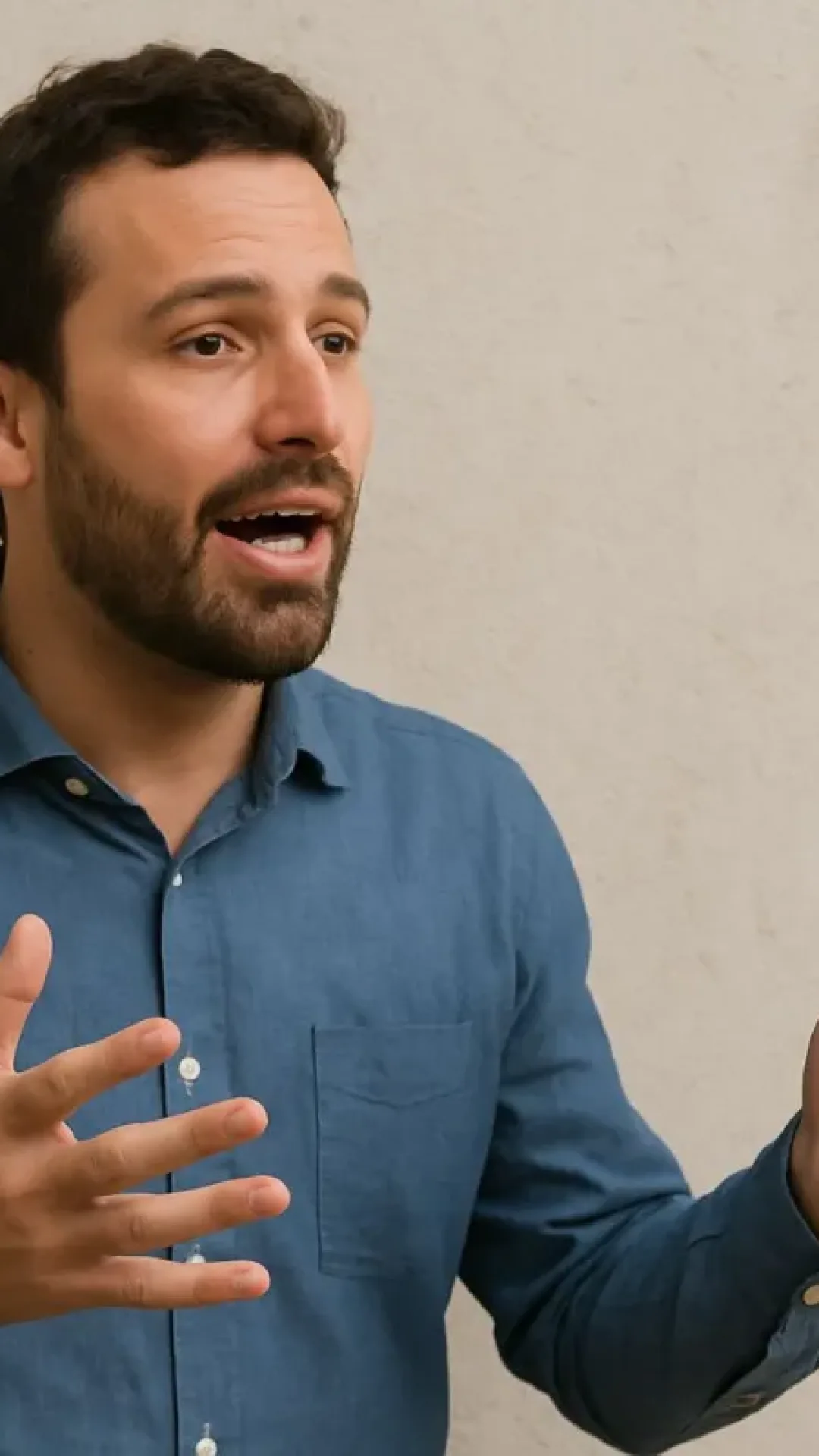 O que significa falar sozinho ou contra uma parede, segundo a psicologia?