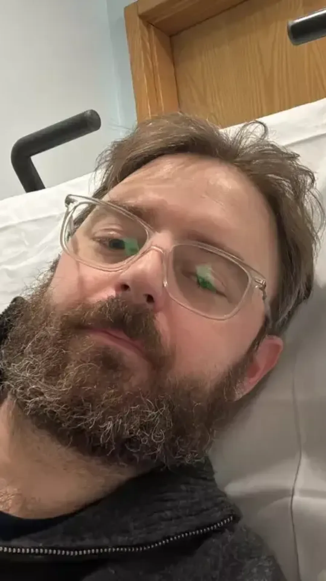 Pai, de 35 anos, relembra sinais de alerta que ignorou por “mais tempo do que percebeu” antes de ser diagnosticado com câncer “inoperável”