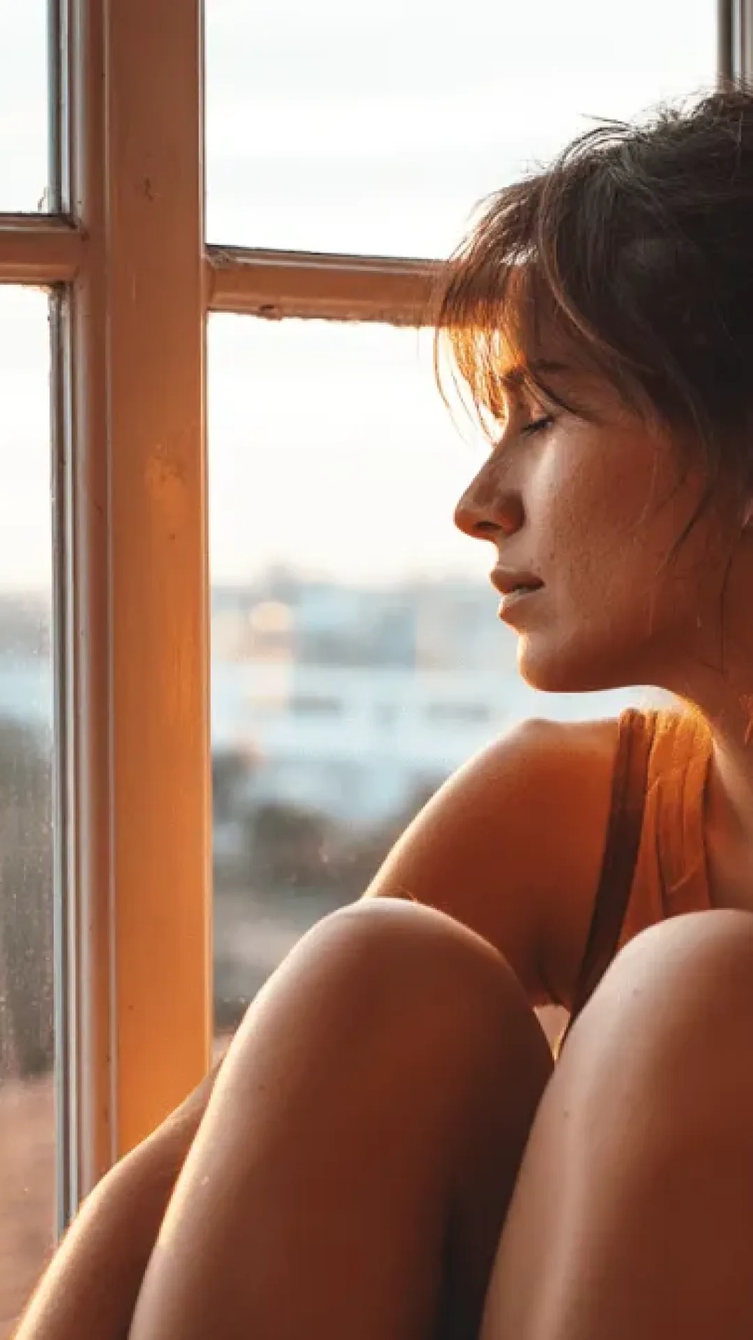 Passa muitas horas sozinho? Aprenda a amar a própria companhia com esses 5 hábitos