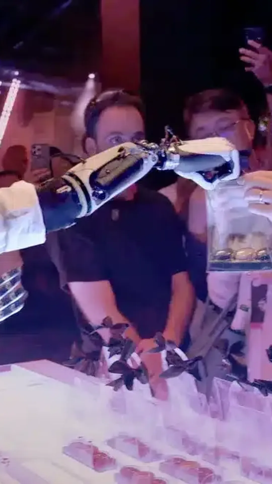 Pessoas ficam aterrorizadas após verem vídeo “insano” do que o robô Optimus de Elon Musk é capaz de fazer