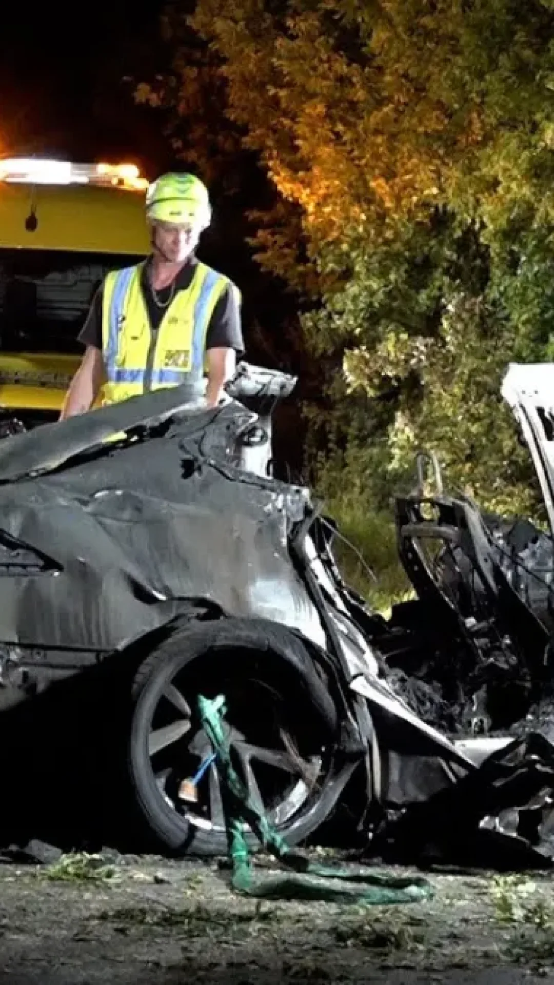 Polícia afirma que motorista de um Tesla e dois filhos foram queimados vivos após os socorristas não conseguirem abrir as portas eletrônicas