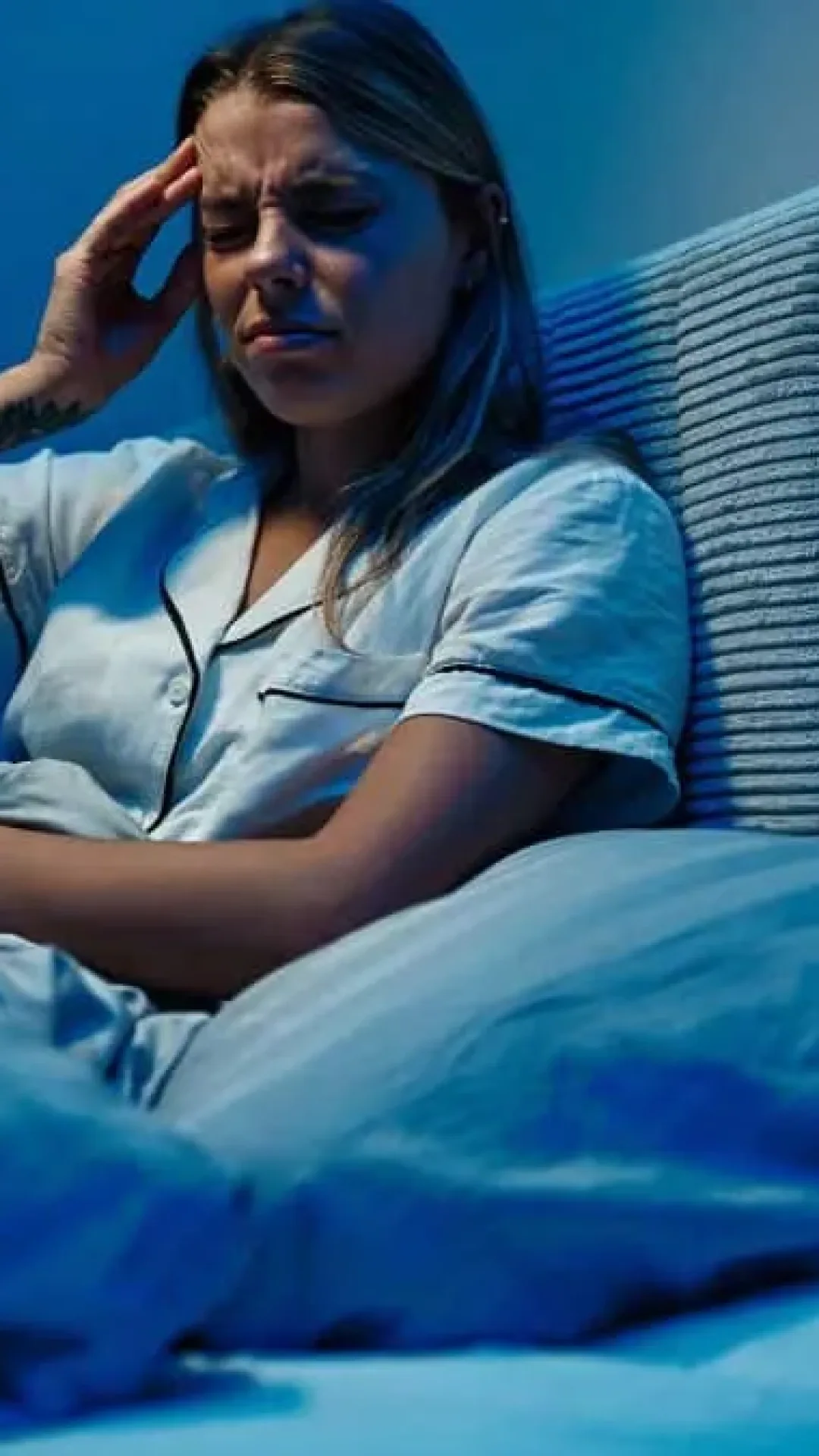Por que você acorda no meio da noite e não consigue voltar a dormir, segundo a psicologia?