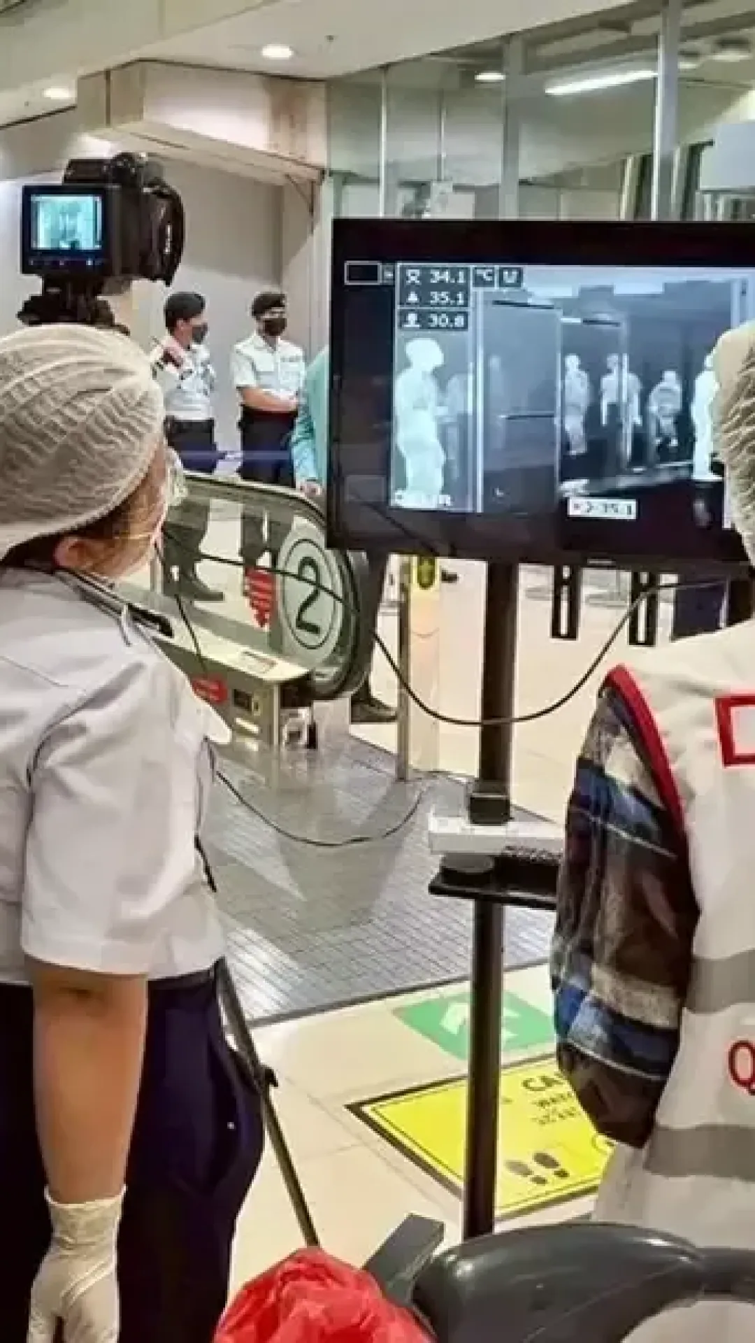 Surto de vírus mortal sem cura leva aeroportos a adotarem medidas no estilo da COVID