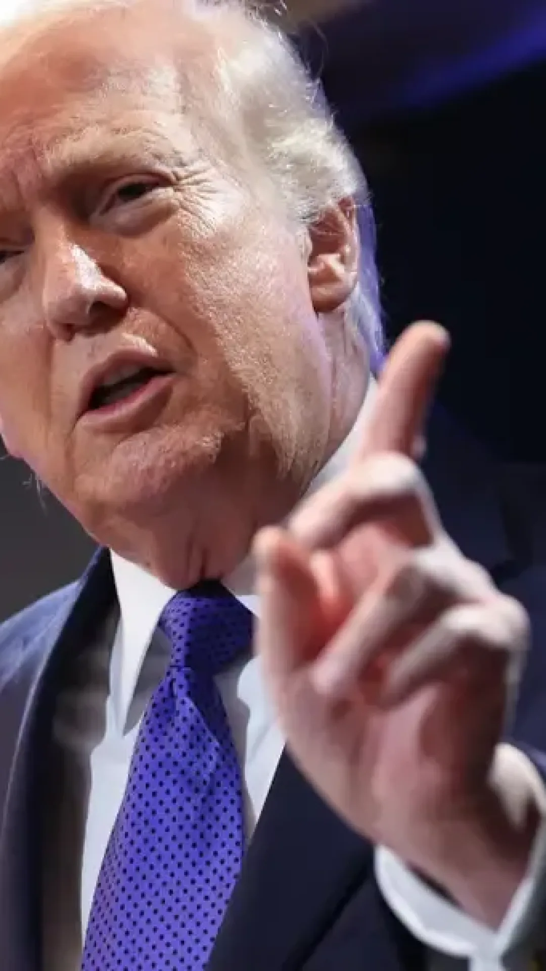 Trump ameaça atingir o Irã com uma “força nunca antes vista” se ele retaliar pelos ataques que mataram o líder supremo do país