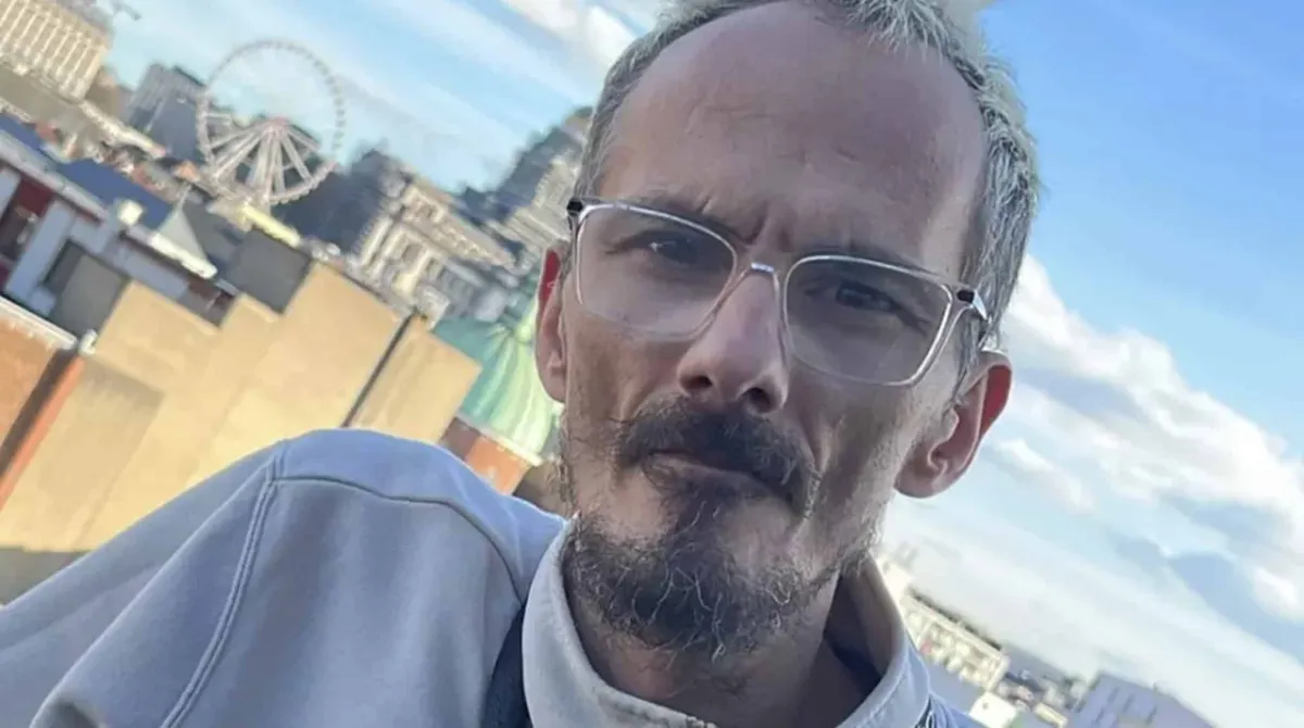 Streamer de 46 anos morre enquanto dormia durante transmissã