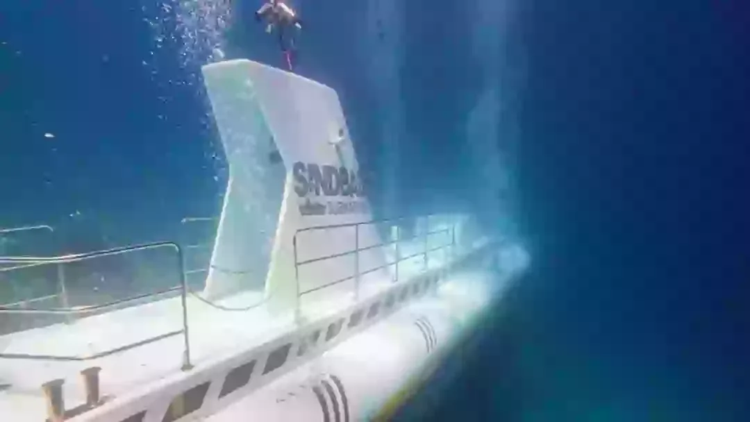 Submarino turístico afunda no Mar Vermelho, matando pelo men