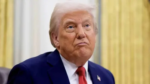 Trump defende ‘palácio de US$ 400 milhões no céu’ apesar de 
