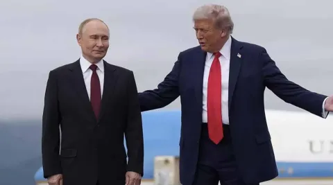 Trump faz “jogada de poder” chocante e sobrevoa bombardeiros