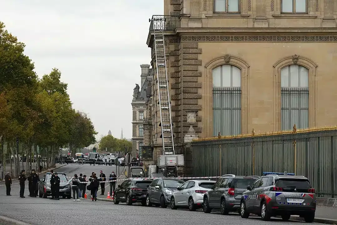 Tudo o que foi roubado enquanto o icônico Museu do Louvre ap