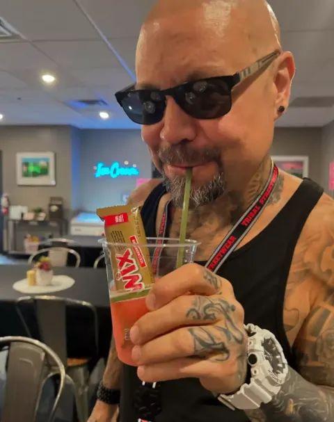 Última postagem comovente no Instagram do baixista da Limp B