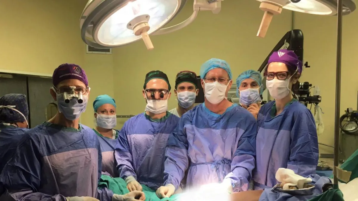 Um homem recebeu um transplante de pênis e se tornou pai 6 m