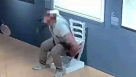 Vídeo chocante mostra o momento em que turista ‘desrespeitos