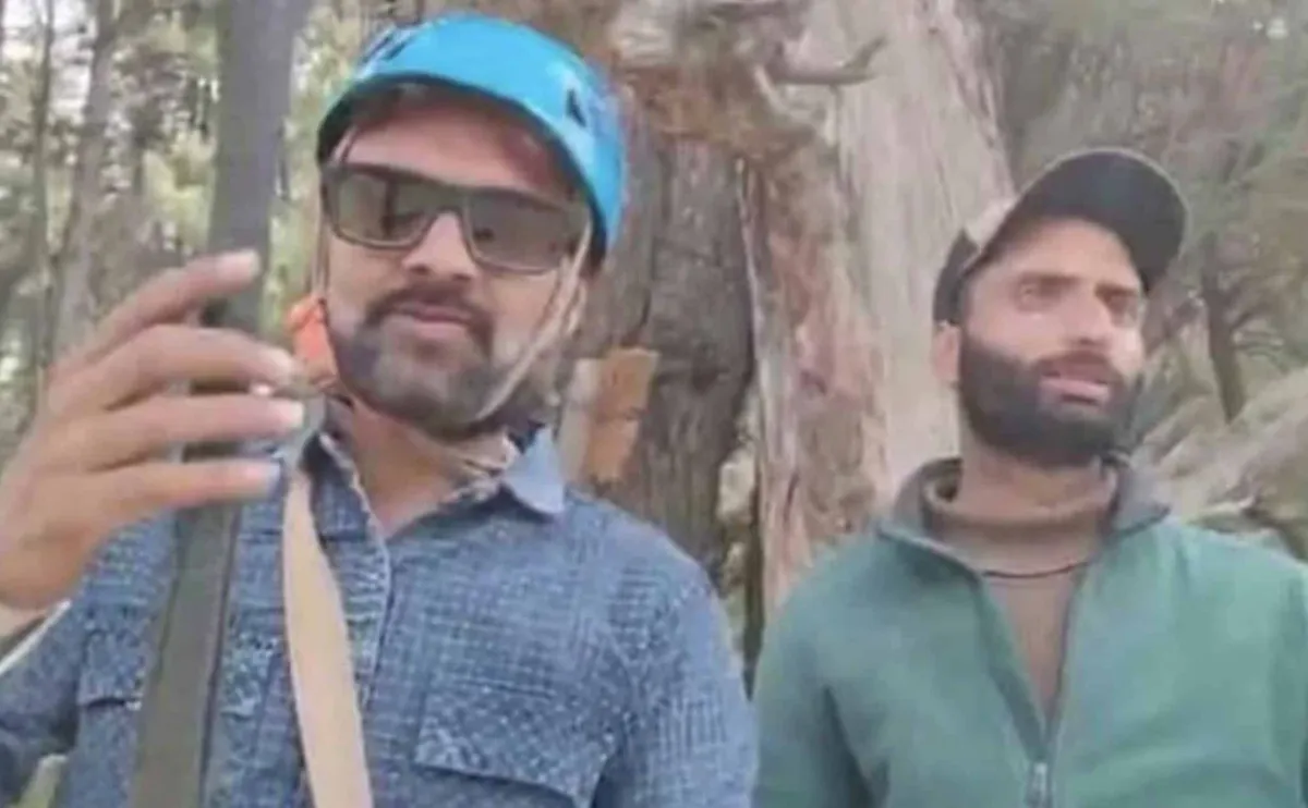 Vídeo chocante mostra turista em tirolesa gravando sem quere