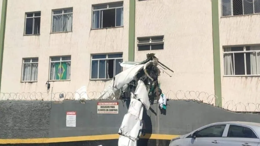 Vídeo mostra avião caindo em prédio de Belo Horizonte