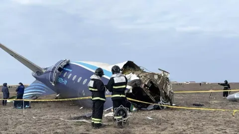 Vídeo trágico mostra queda de voo comercial perto do aeropor